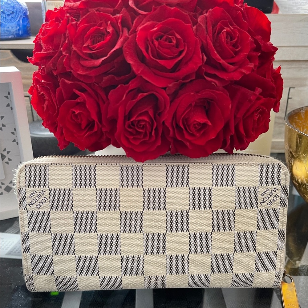 Authentic Louis Vuitton Zippy Wallet